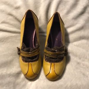 Anthropology poetic license 37 yellow heals anthro